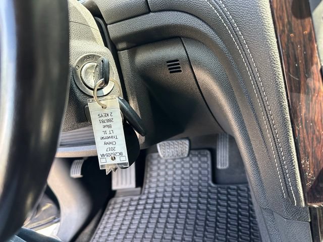 Used 2017 Chevrolet Traverse LT w/ Style and Technology Package AWD/4WD image 18