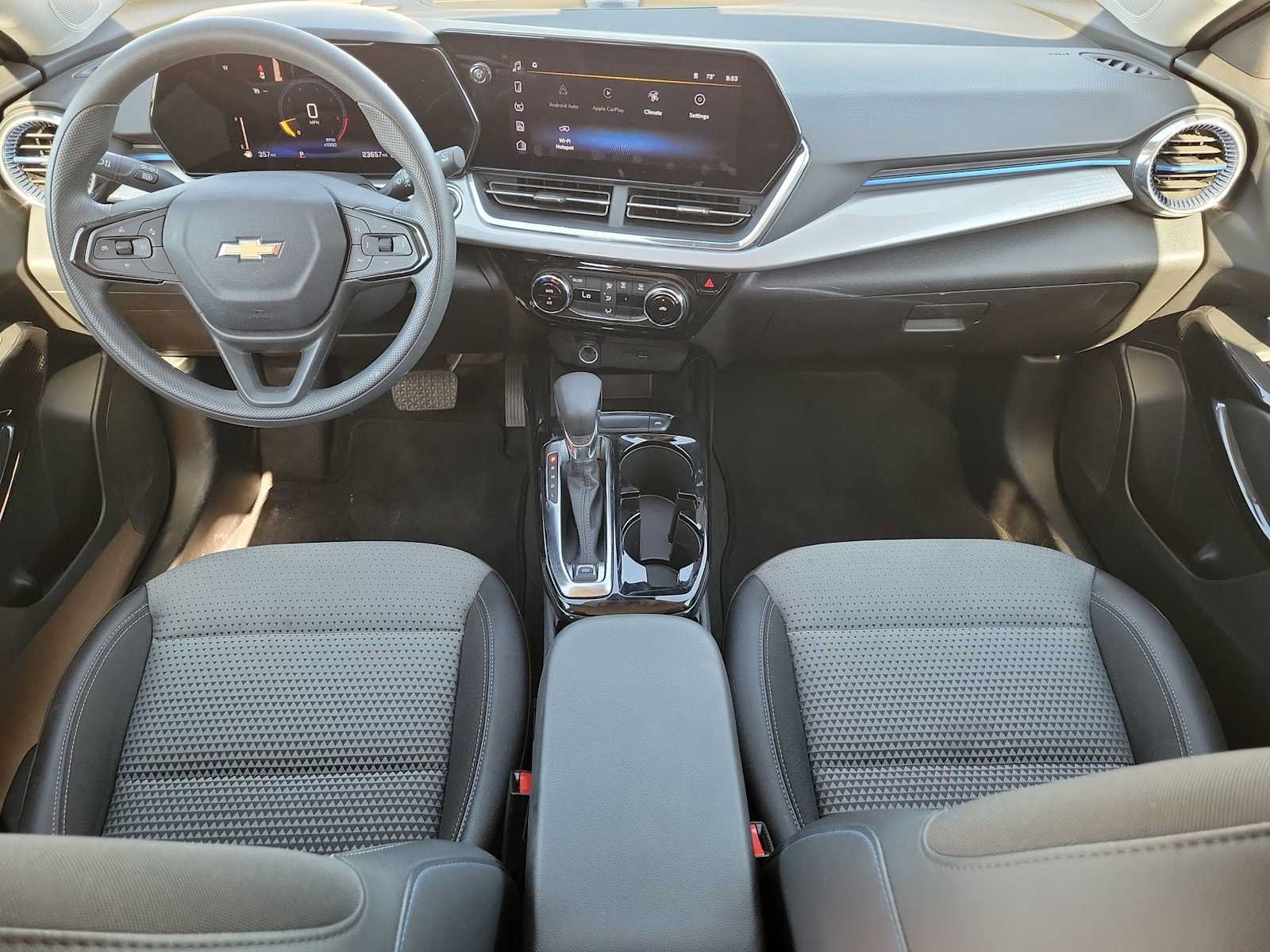 Used 2025 Chevrolet Trax LT FWD image 14