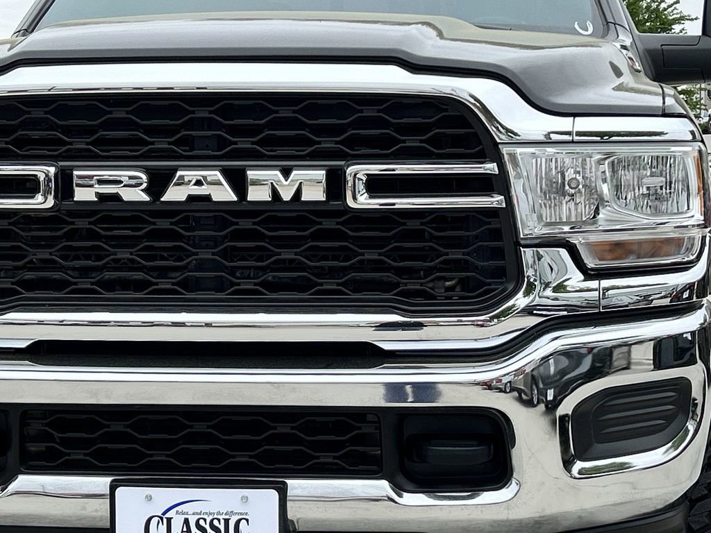 Used 2024 RAM 2500 Tradesman w/ Chrome Appearance Group AWD/4WD image 9