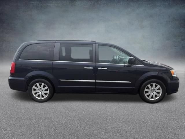 Used 2014 Chrysler Town & Country Touring w/ Driver Convenience Group FWD image 6