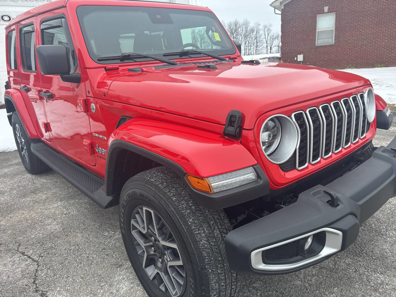 Used 2024 Jeep Wrangler Unlimited Sahara w/ Safety Group AWD/4WD image 8