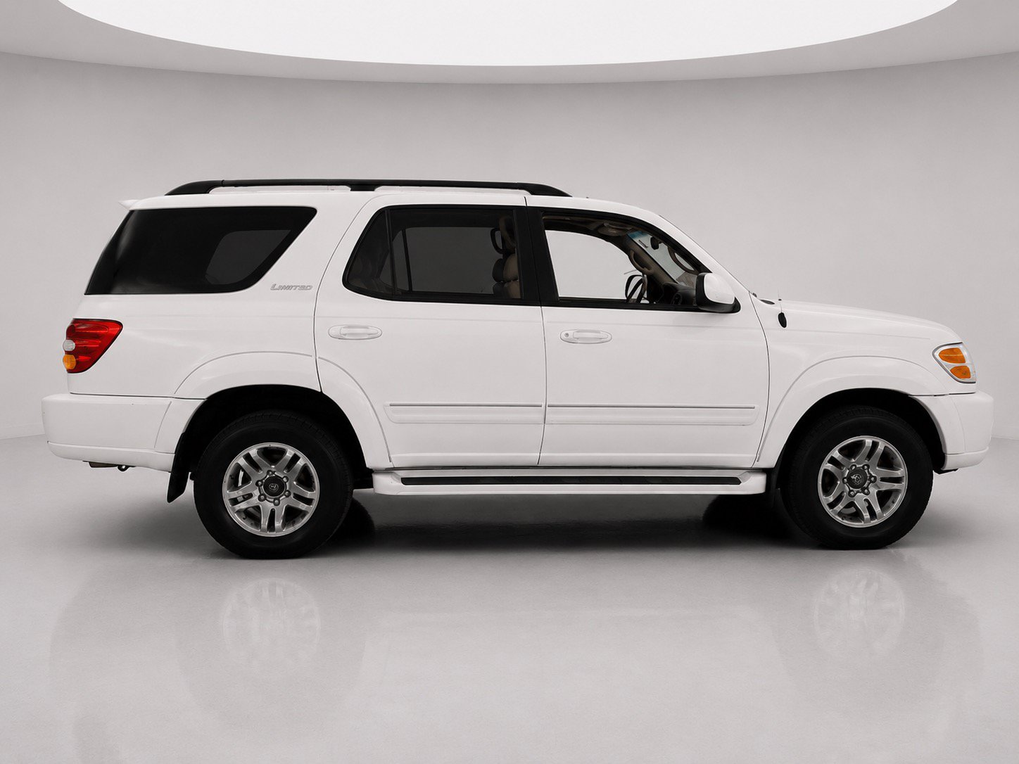 Used 2004 Toyota Sequoia Limited RWD image 3
