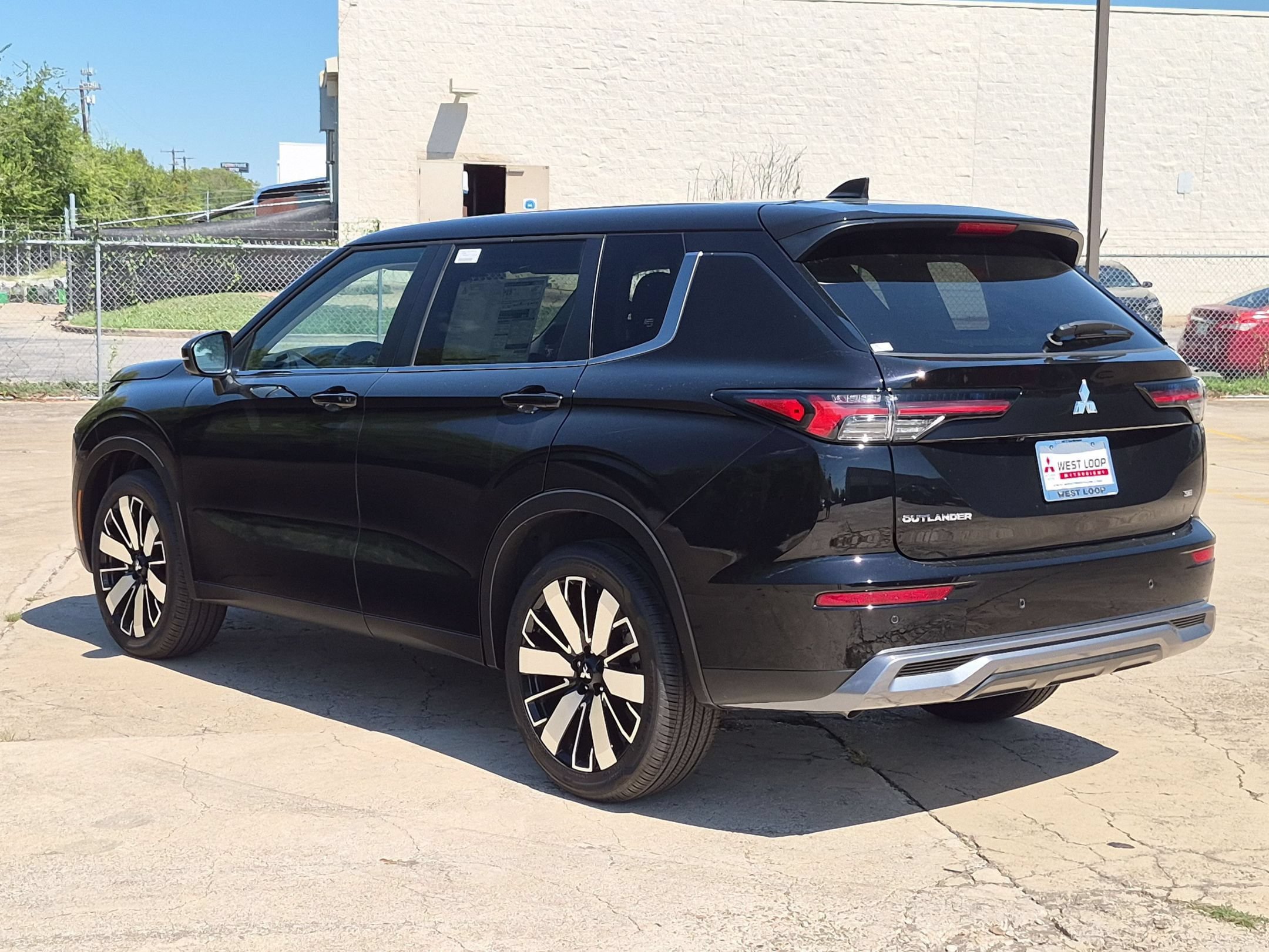 New 2026 Mitsubishi Outlander SE FWD image 3