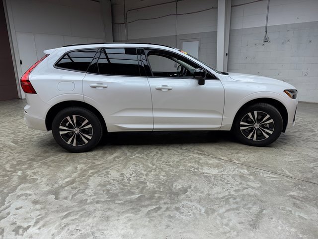 Used 2024 Volvo XC60 B5 Core image 6