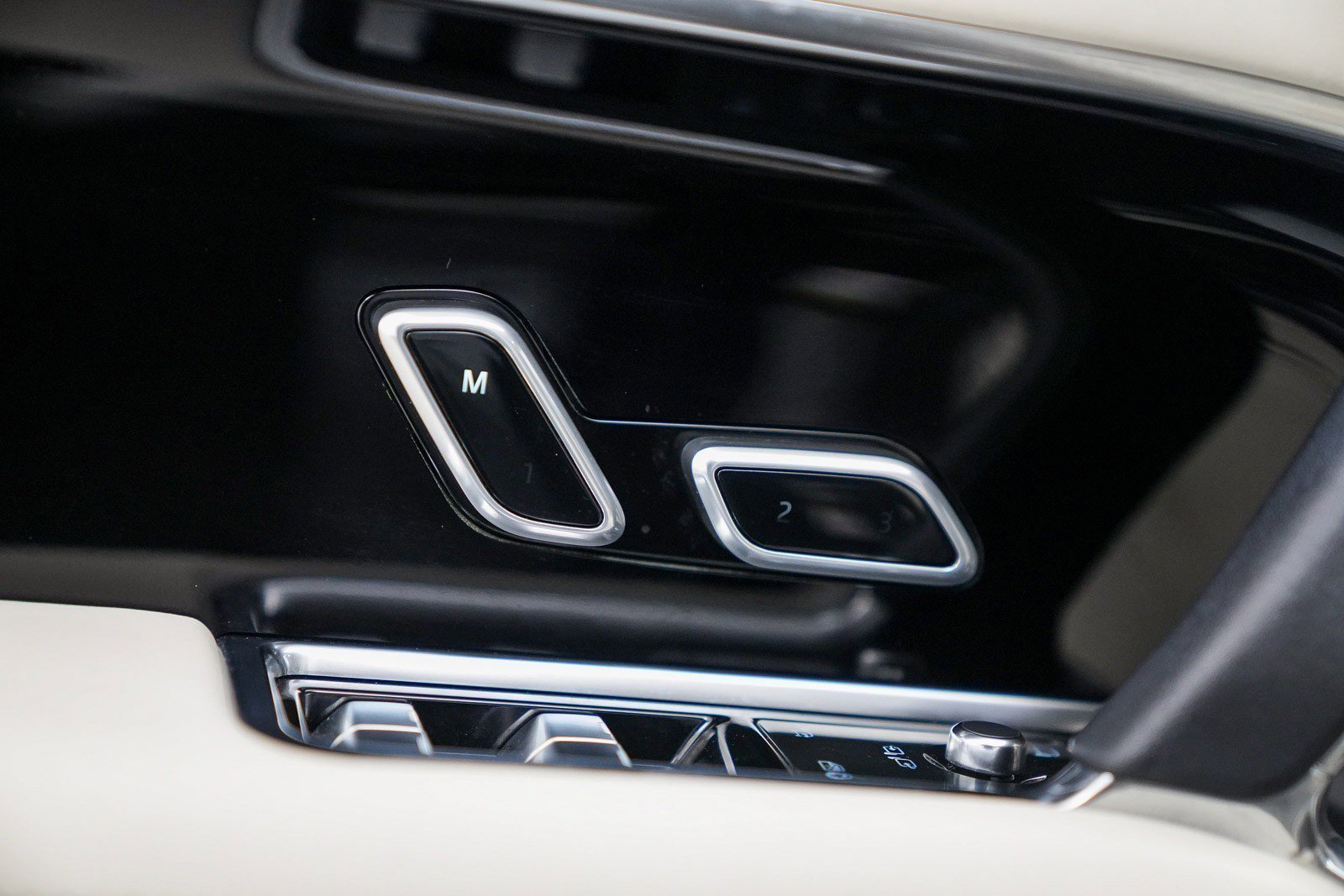 Used 2023 Land Rover Range Rover SE image 19