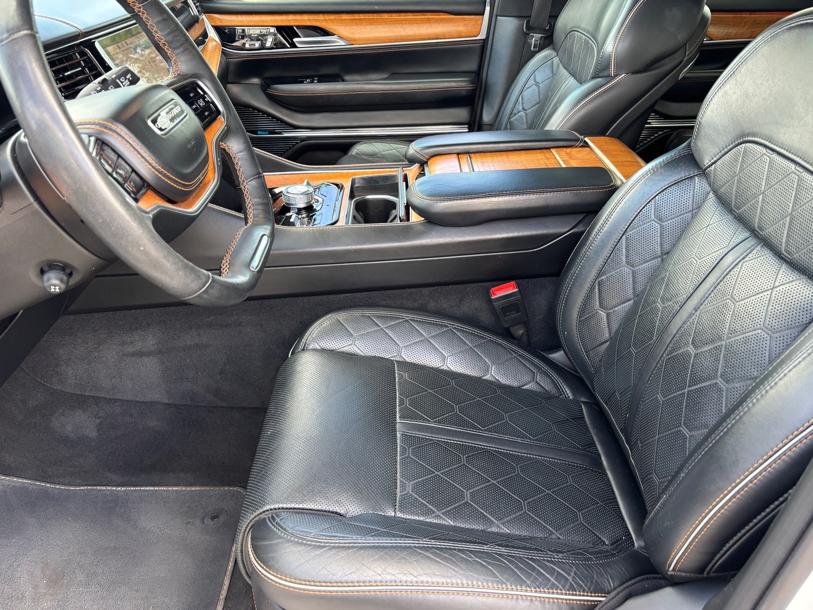 Used 2024 Jeep Grand Wagoneer L Series III AWD/4WD image 21