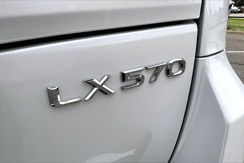 Used 2020 Lexus LX 570 4WD w/ Sport Package image 31