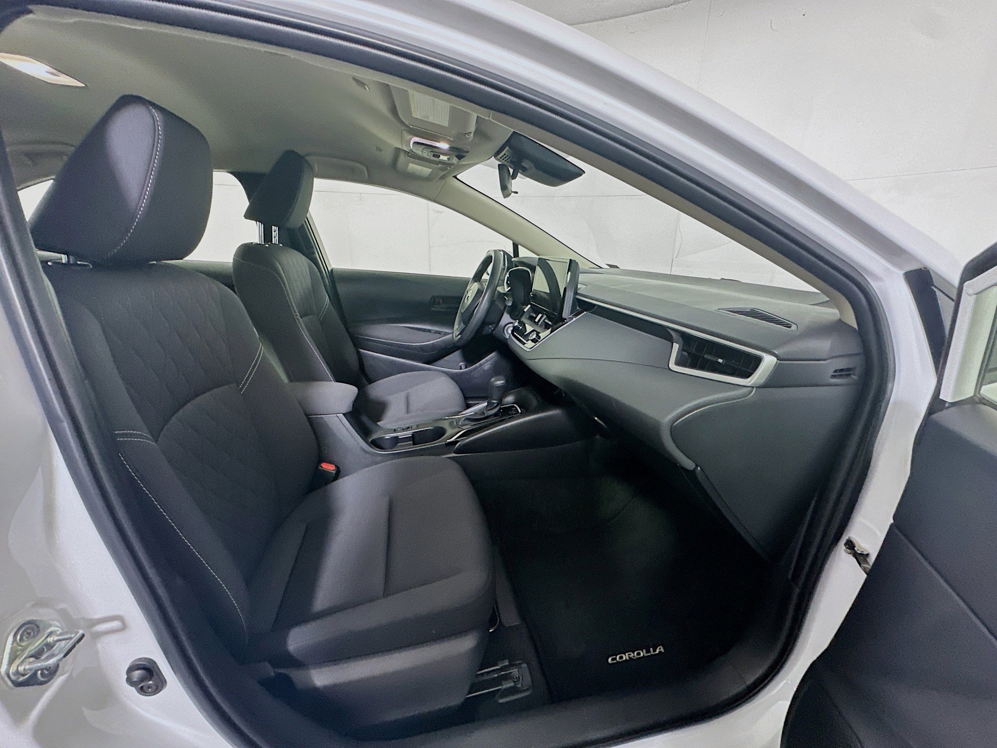 Used 2023 Toyota Corolla LE w/ Carpet Mat Package (TMS) image 29