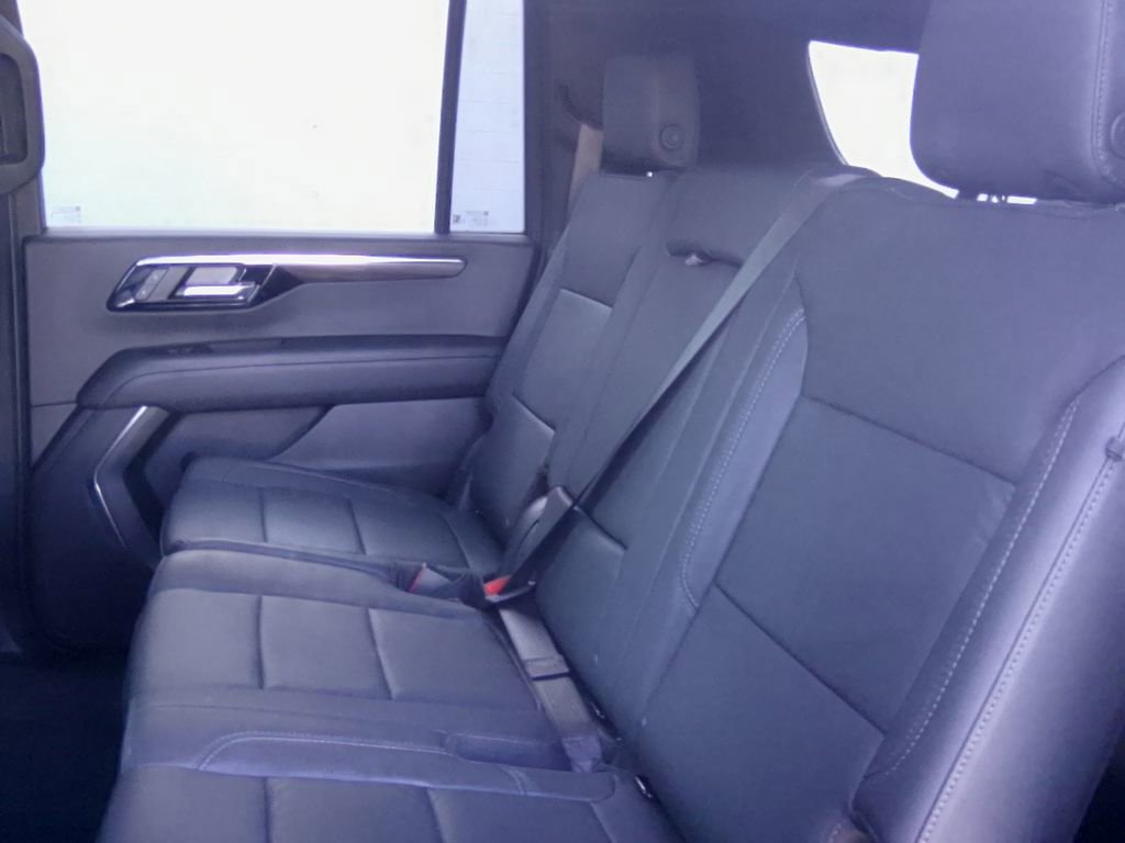Used 2025 Chevrolet Suburban Z71 AWD/4WD image 13