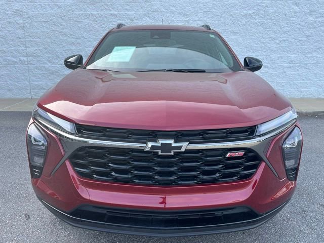 Used 2025 Chevrolet Trax RS w/ Driver Confidence Package image 2