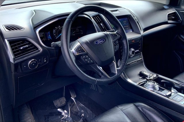 Used 2020 Ford Edge Titanium AWD/4WD image 13