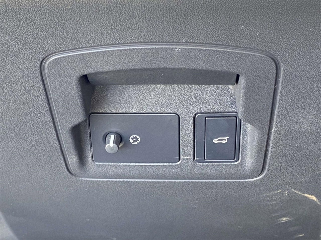 Used 2021 Land Rover Range Rover Velar R-Dynamic S image 19