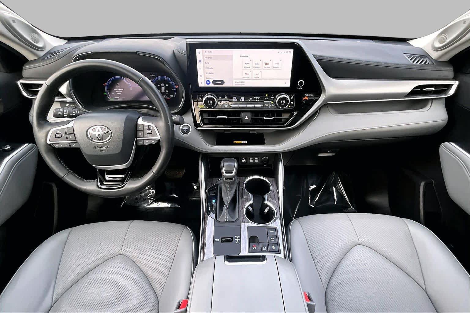 Used 2024 Toyota Highlander Platinum AWD/4WD image 16