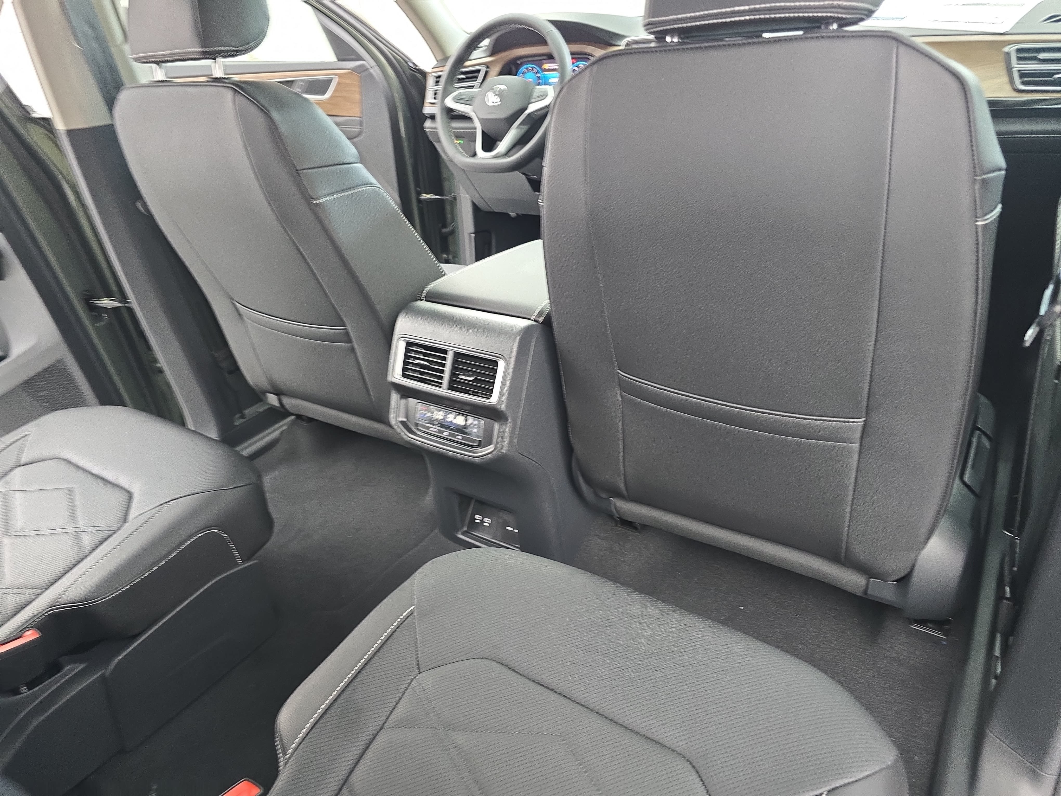 New 2026 Volkswagen Atlas SE FWD image 11