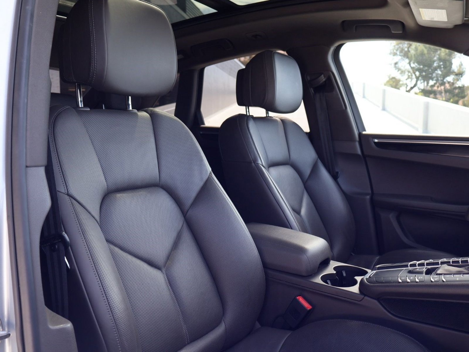 Used 2018 Porsche Macan S image 24