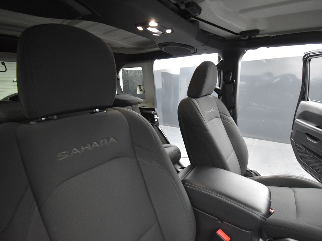 Used 2019 Jeep Wrangler Unlimited Sahara image 16