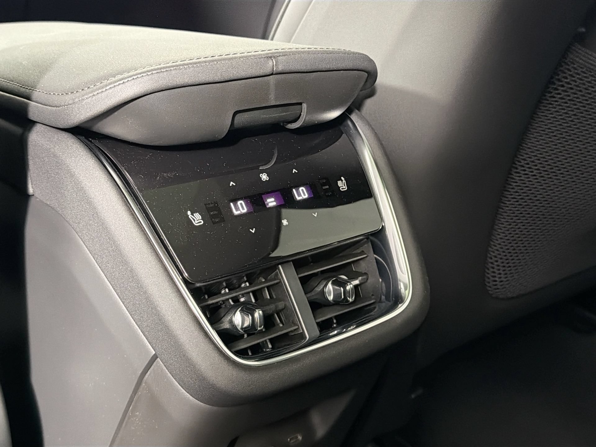 New 2026 Volvo EX90 Ultra AWD/4WD image 25