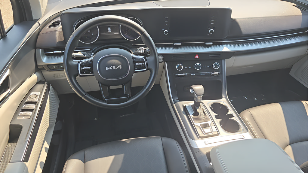 Used 2024 Kia Carnival LX FWD image 14