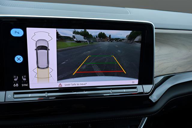 Certified 2025 Volkswagen Atlas SE FWD image 27