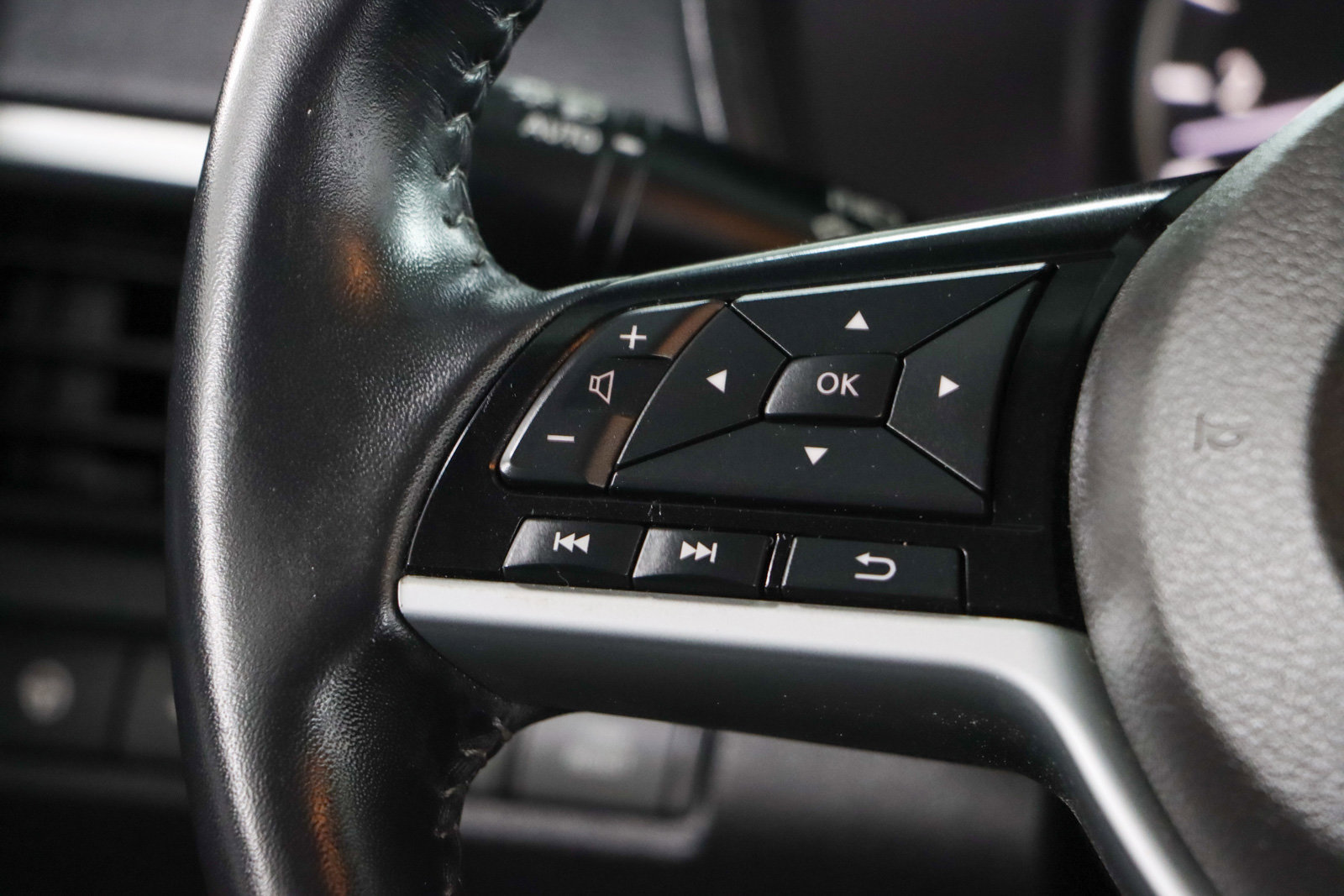 Used 2021 Nissan Altima 2.5 SV w/ SV Premium Package FWD image 13