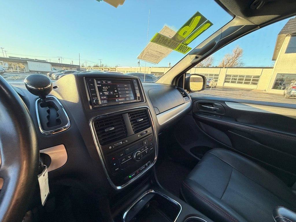 Used 2016 Dodge Grand Caravan R/T FWD image 33