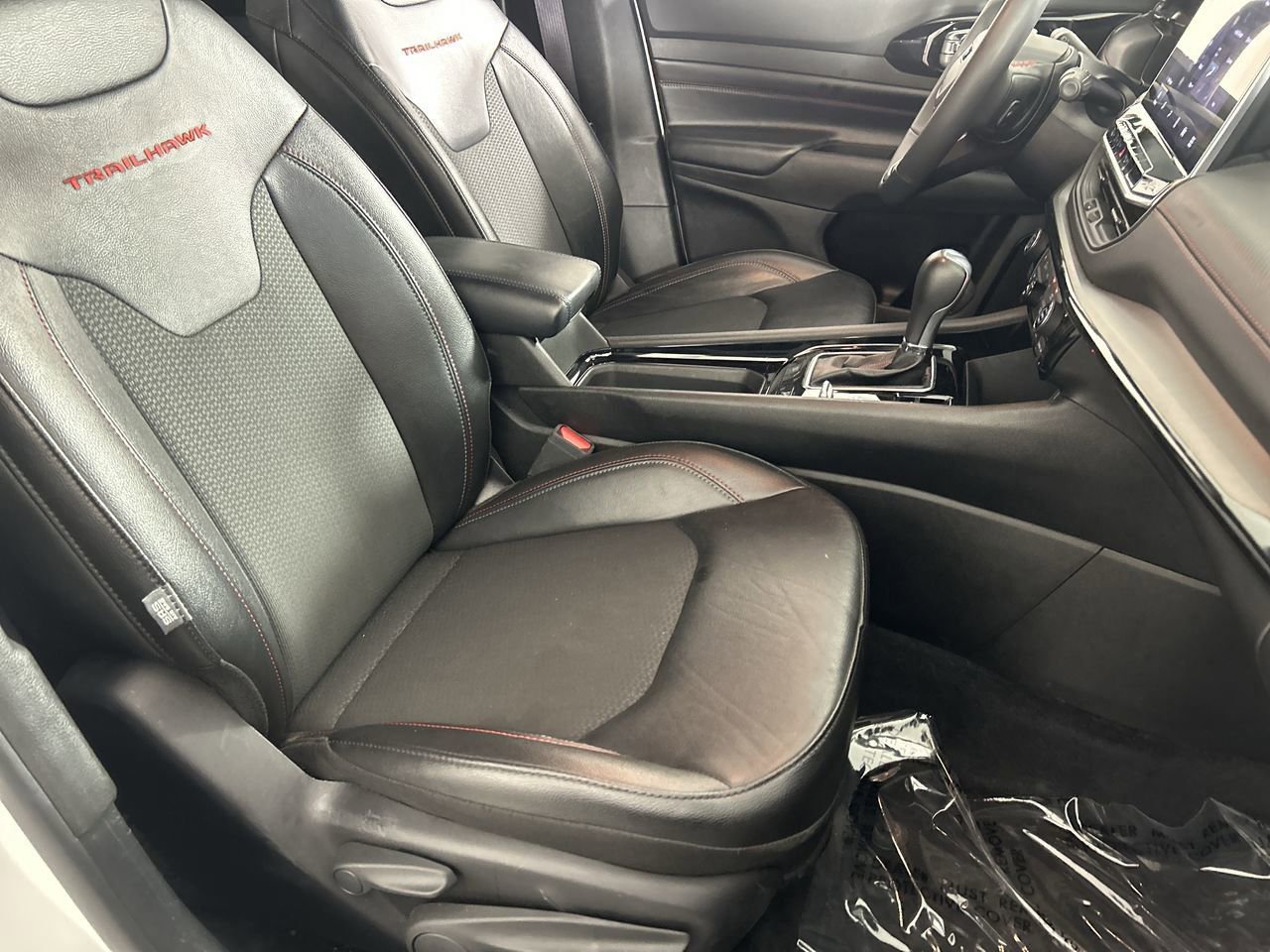 Used 2025 Jeep Compass Trailhawk AWD/4WD image 25