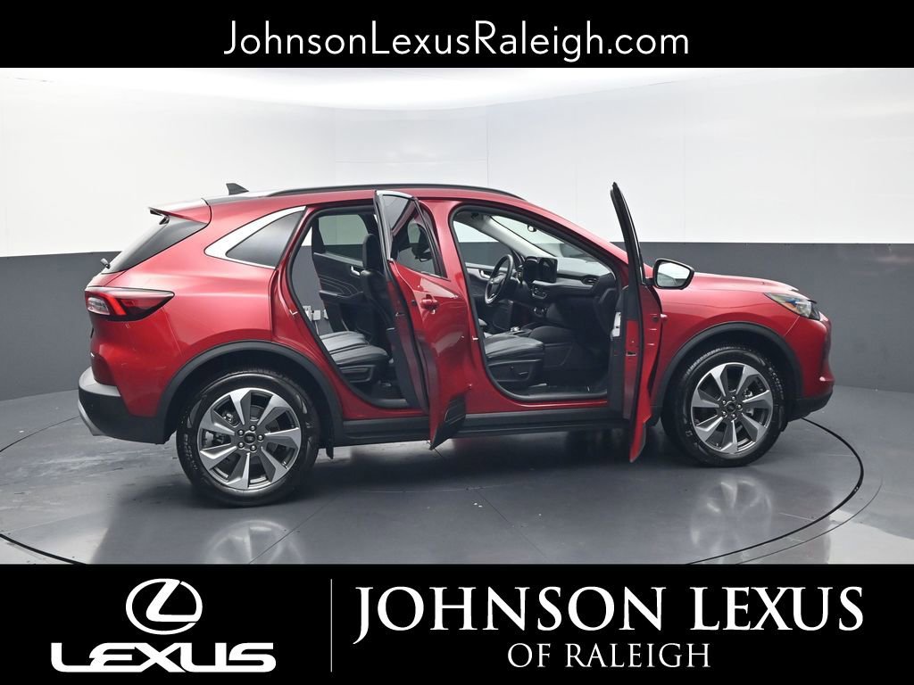 Used 2025 Ford Escape Platinum w/ Premium Technology Package image 28
