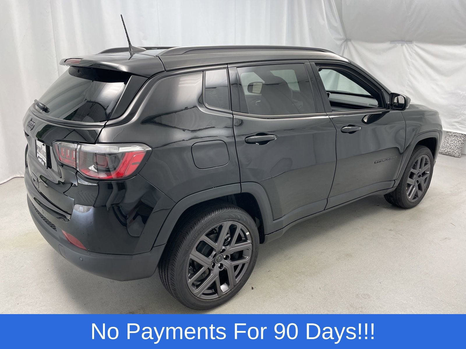 New 2025 Jeep Compass Limited w/ Sun & Sound Group image 3