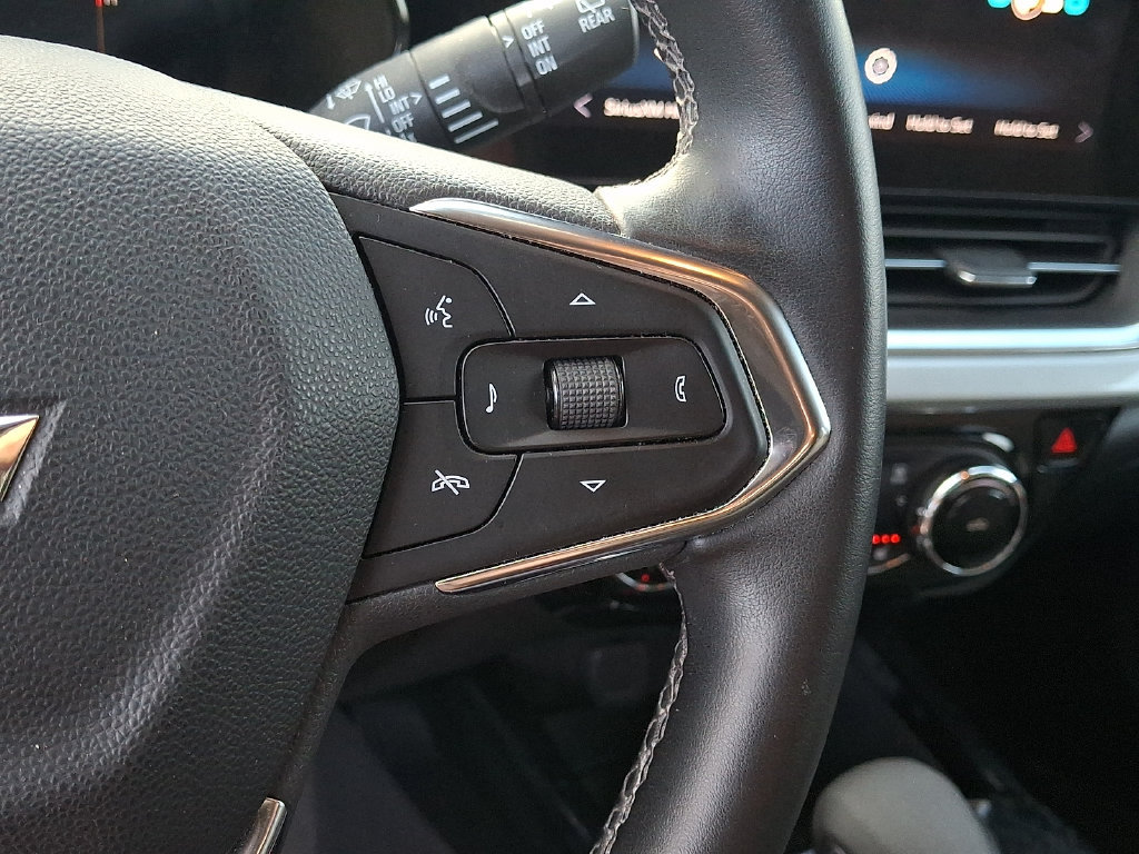 Used 2025 Chevrolet Trax LT w/ Driver Confidence Package FWD image 19