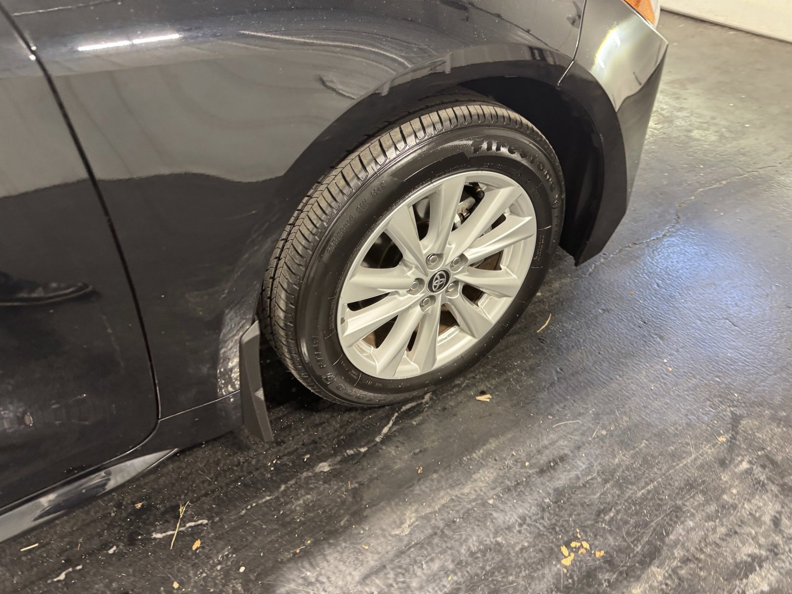 Used 2024 Toyota Corolla LE w/ LE Convenience Package image 15