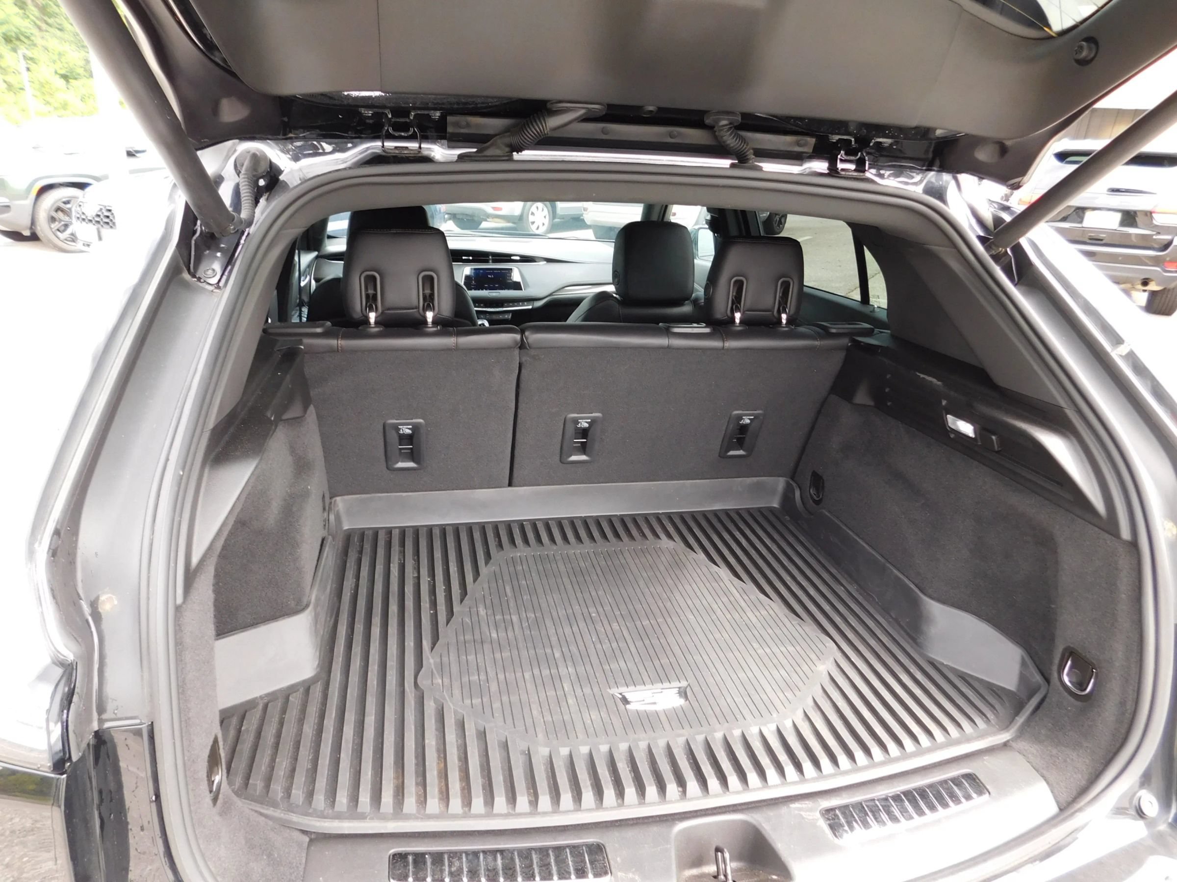 Used 2023 Cadillac XT4 Sport AWD/4WD image 9