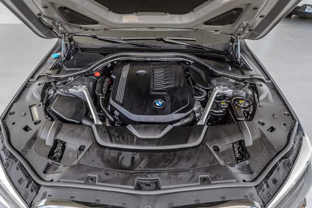 Used 2022 BMW 740i w/ M Sport Package RWD image 17