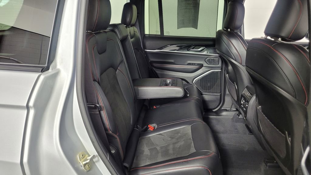 Used 2022 Jeep Grand Cherokee Trailhawk w/ Luxury Tech Group III image 35