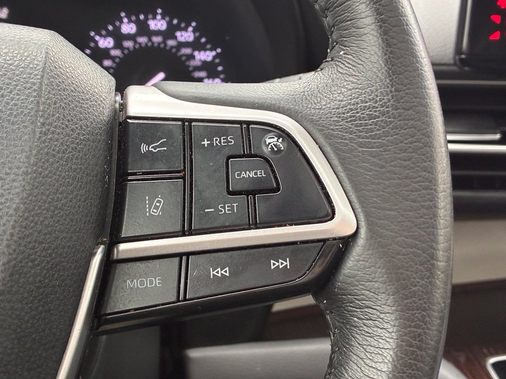 Used 2023 Toyota Sienna XLE FWD image 22