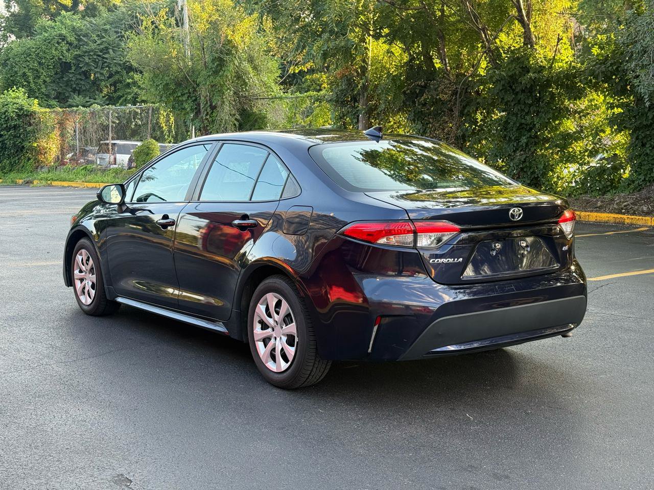 Used 2021 Toyota Corolla LE FWD image 5