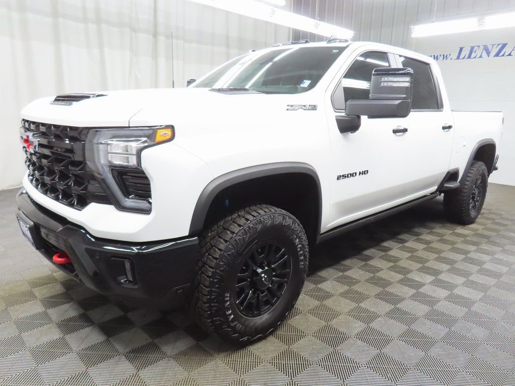 Used 2025 Chevrolet Silverado 2500 ZR2 w/ Technology Package image 6