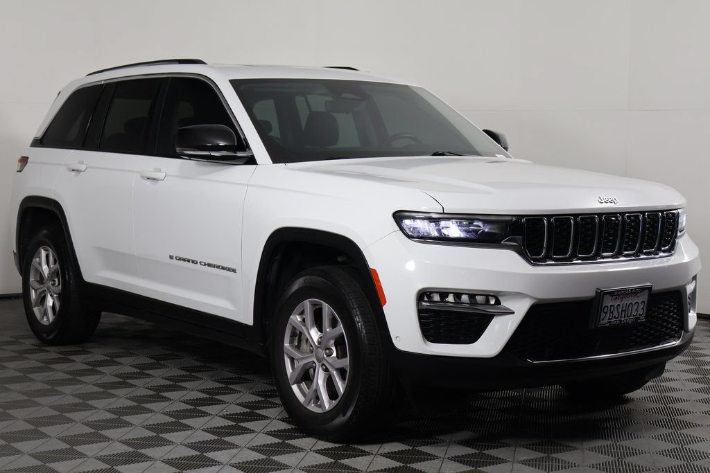 Used 2022 Jeep Grand Cherokee Limited w/ Luxury Tech Group II AWD/4WD image 3