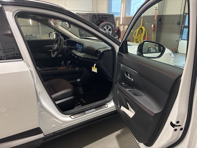 New 2026 Nissan Kicks SR w/ SR Premium Package AWD/4WD image 13