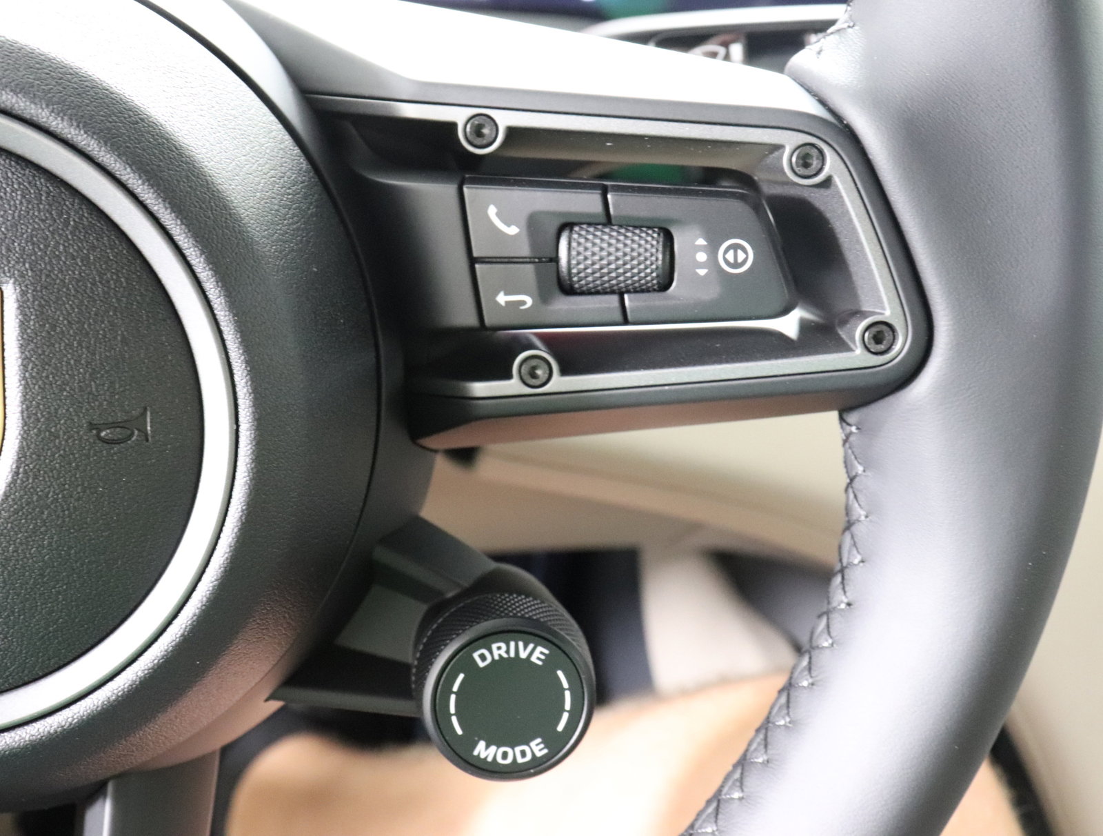 Used 2025 Porsche Taycan image 37