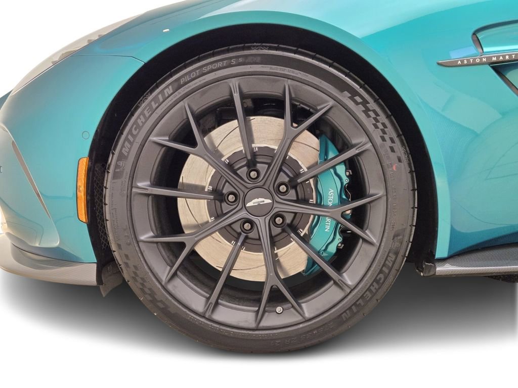 New 2025 Aston Martin V8 Vantage Coupe RWD image 12