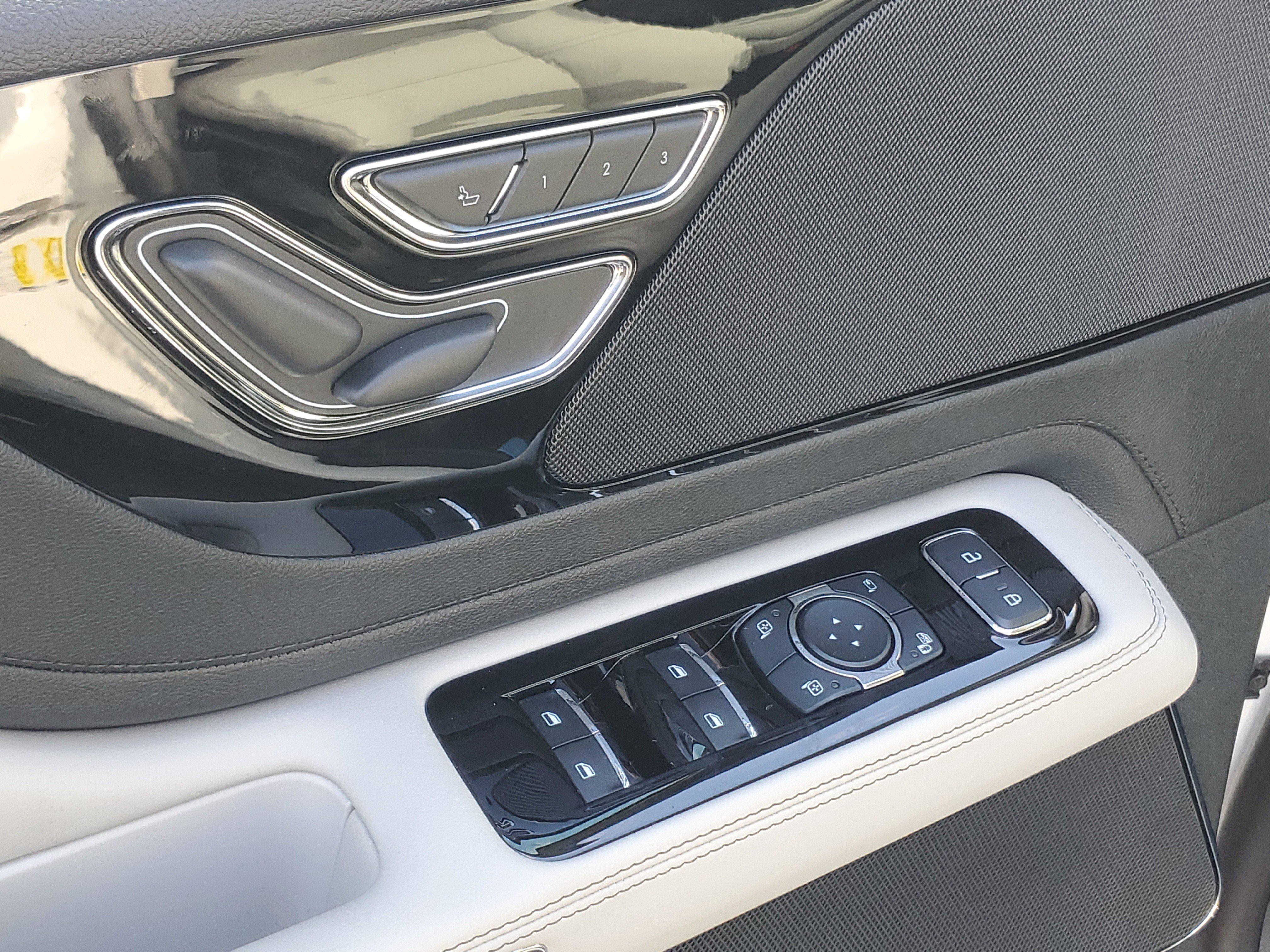 New 2026 Lincoln Aviator AWD image 9