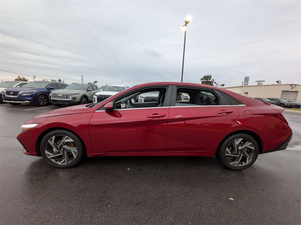 Certified 2024 Hyundai Elantra SEL w/ Convenience Package image 9