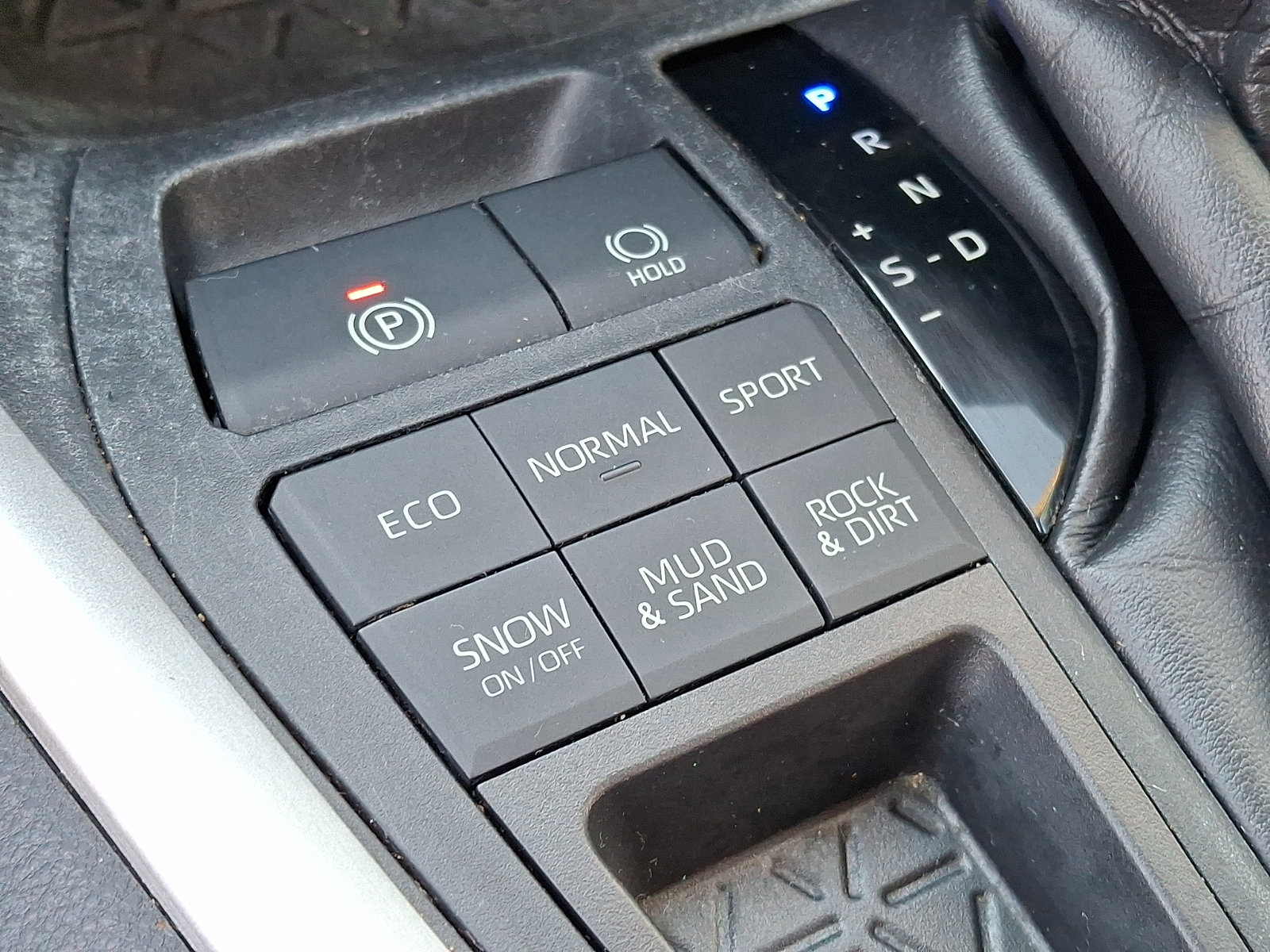 Used 2019 Toyota RAV4 LE w/ All Weather Liner Package AWD/4WD image 27