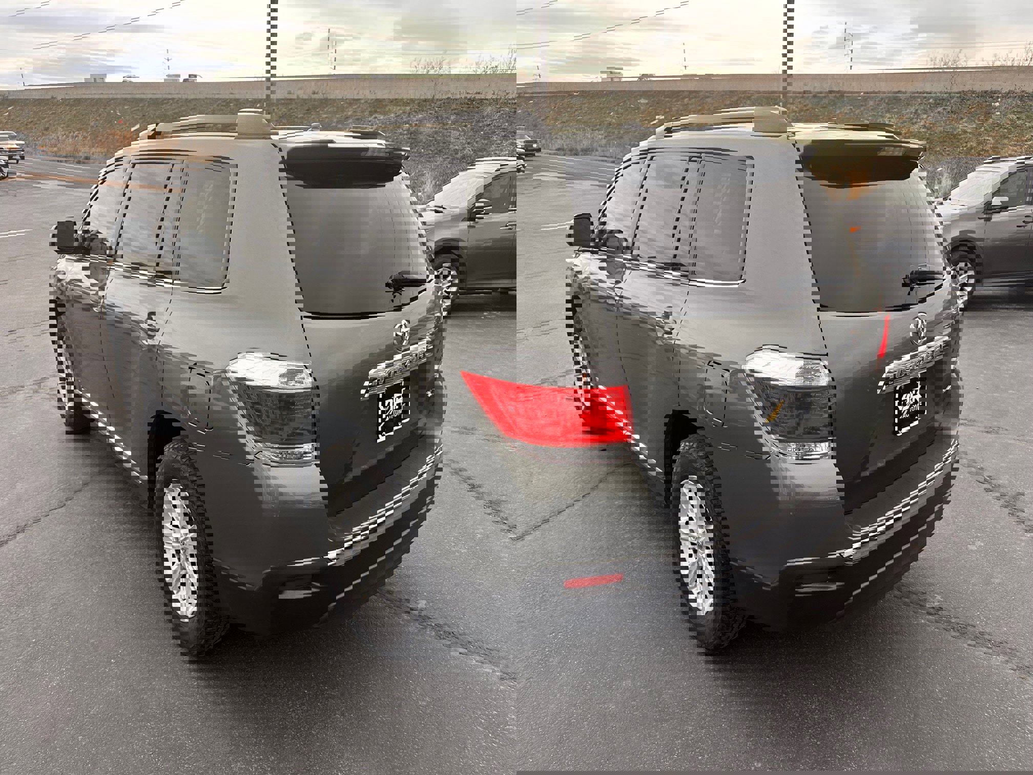 Used 2011 Toyota Highlander SE w/ Tow Pkg AWD/4WD image 4