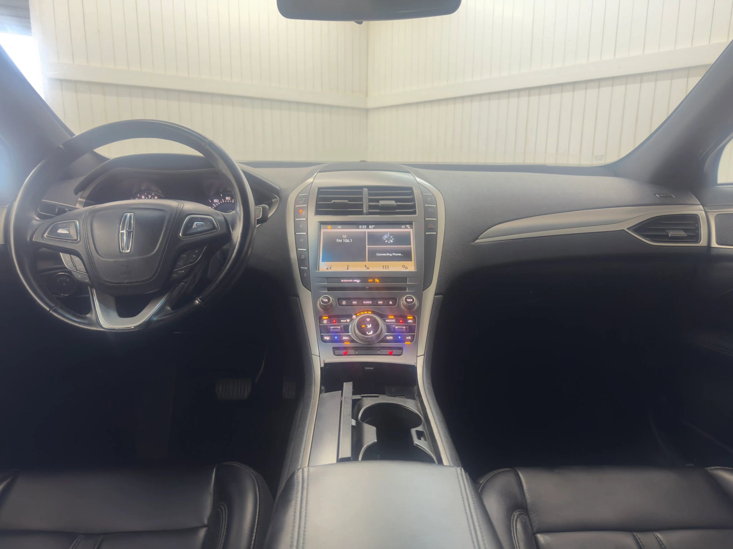 Used 2017 Lincoln MKZ Premiere FWD image 17