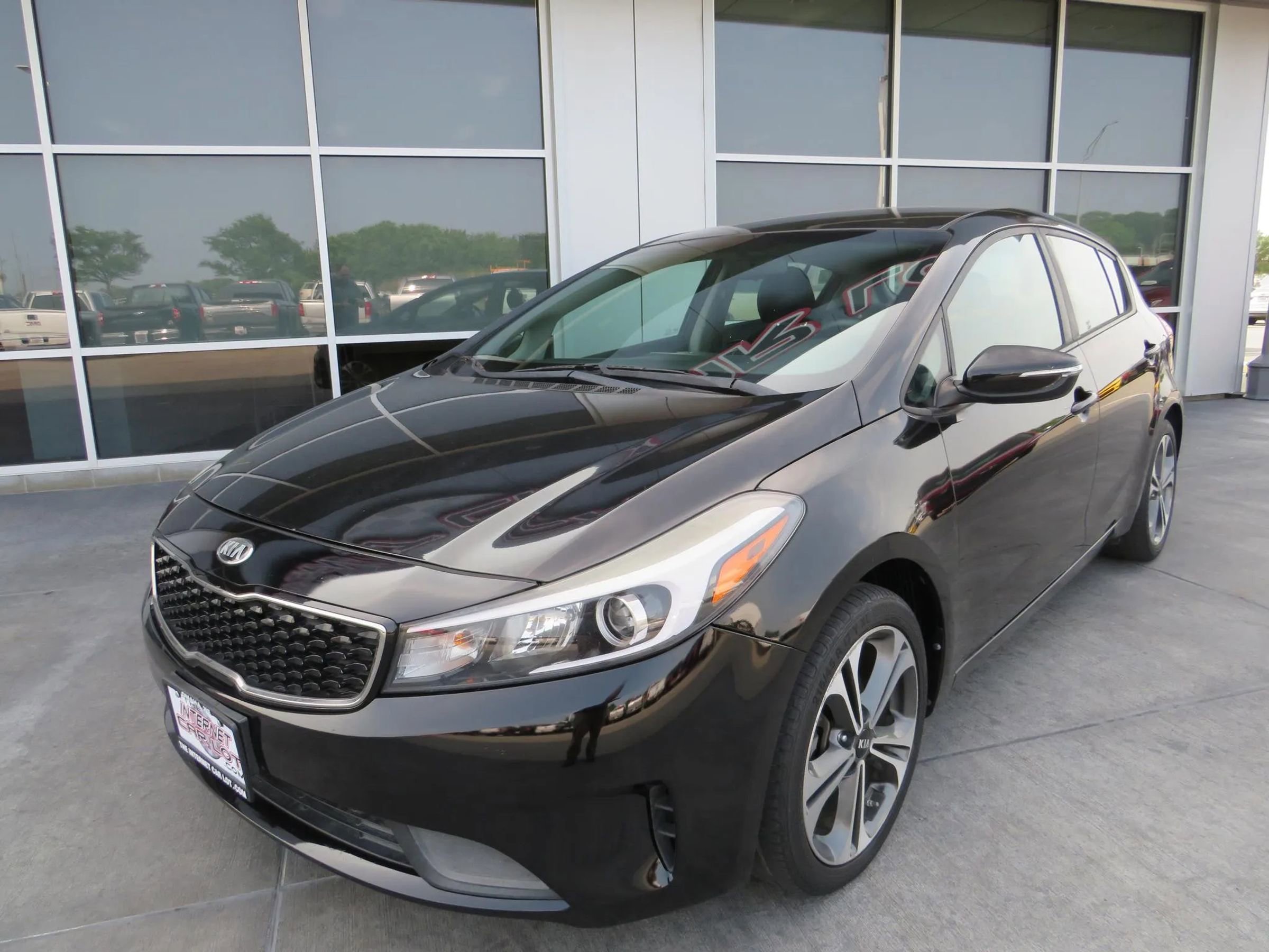 Used 2017 Kia Forte LX image 3