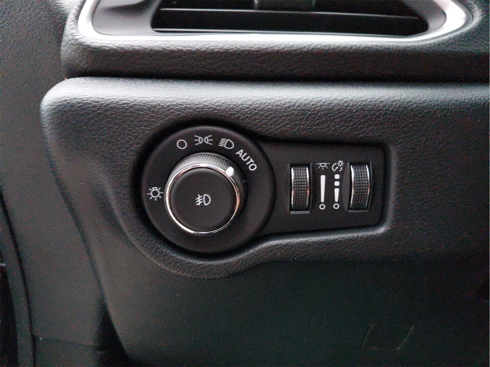 New 2026 Chrysler Pacifica Pinnacle image 32