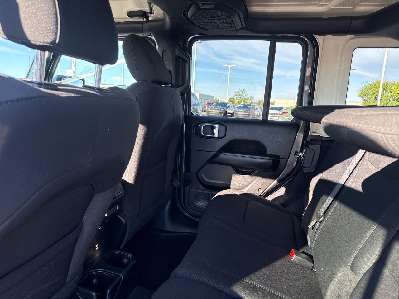 Used 2021 Jeep Wrangler Unlimited Sahara w/ Uconnect 4C Nav & Sound Group AWD/4WD image 12