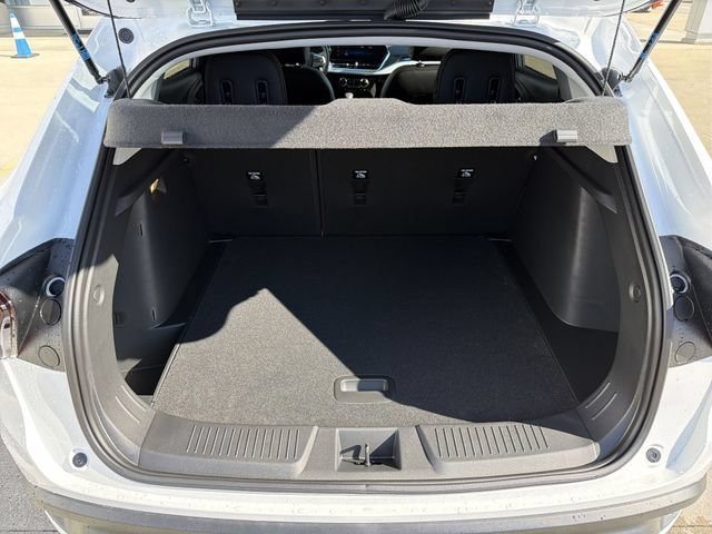 New 2026 Chevrolet Trax LT w/ LT Convenience Package FWD image 23