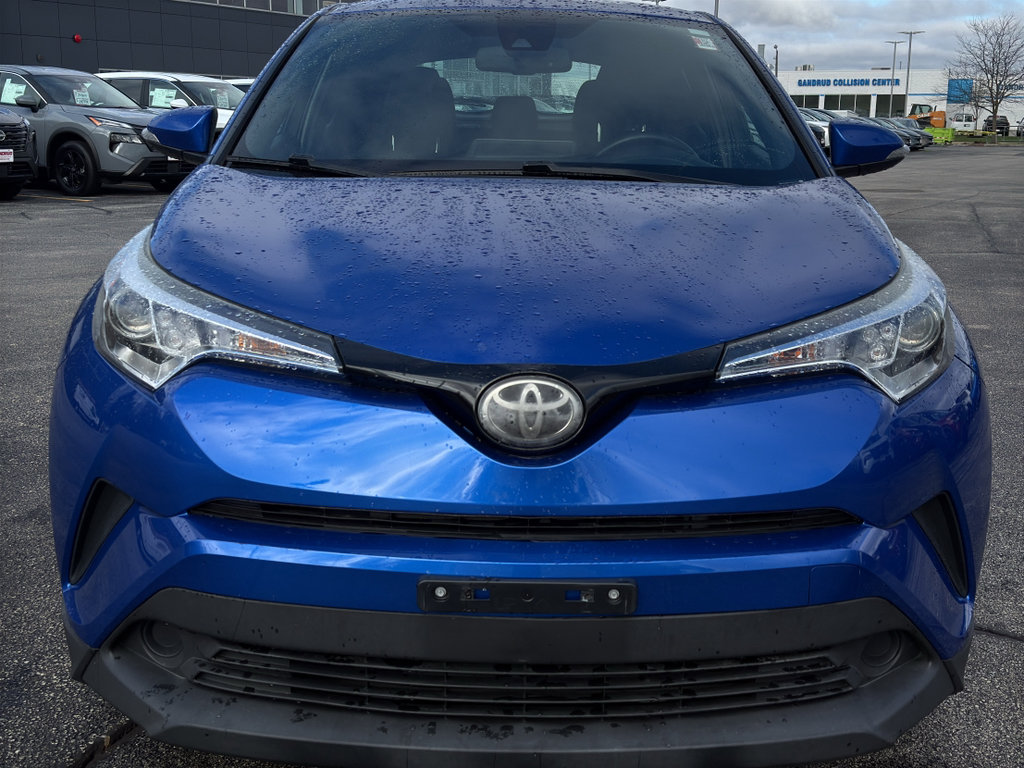 Used 2018 Toyota C-HR XLE FWD image 3